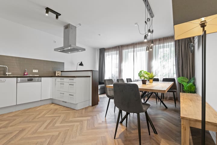 ※ Flatista Homes – Central Station ※4BR ※10 Guests gallery image 3