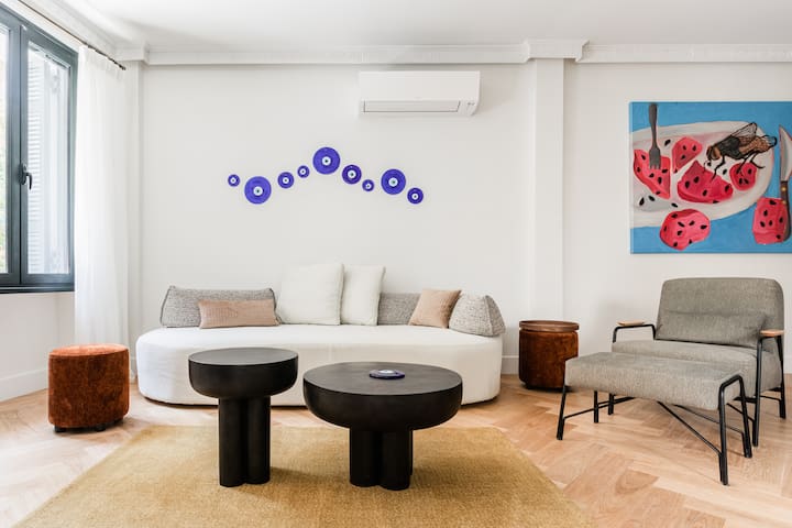 Chic & Central Athenian Apartment! EV4