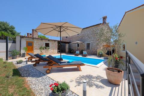 Villa Tonin with pool & whirlpool in Istria for 6