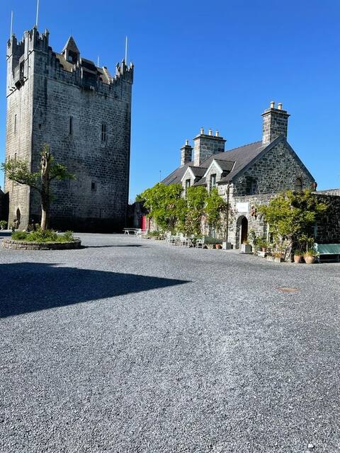 The Farmhouse at Claregalway Castle