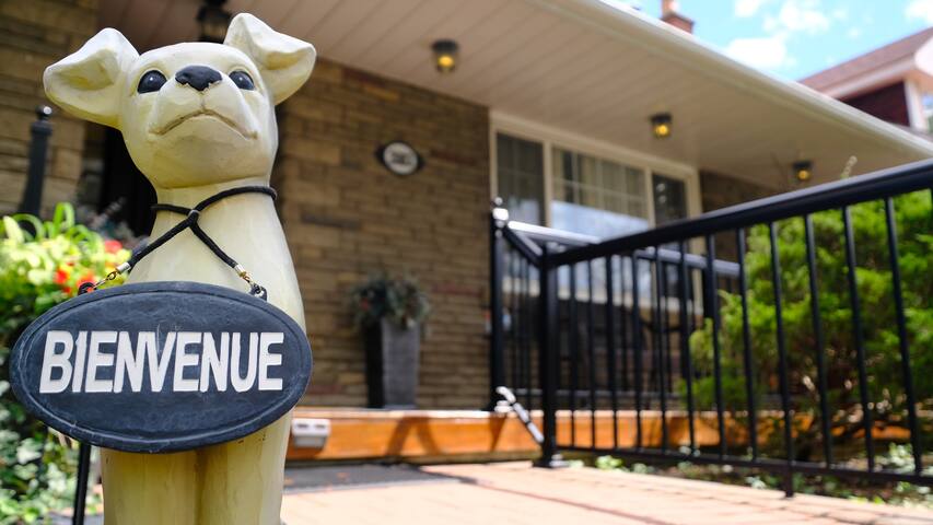 Newly cozy beauty house huge backyard-Oasis in GTA gallery image 3