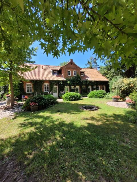 4 seasons cottage by the lake