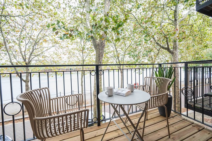 London Waterfront Townhouse near Jubilee tube line