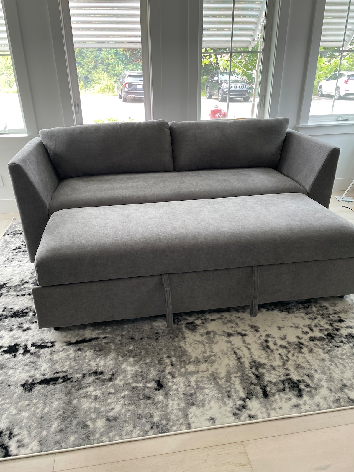 Sofá cama en la sala de estar