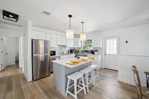 Families|Charming |King Bed| Near SHU