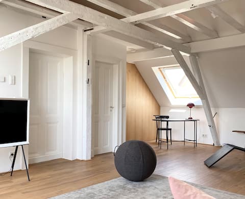 Leistungsstarkes Airbnb: House with cathedral view and rooftop terrace in Nippes