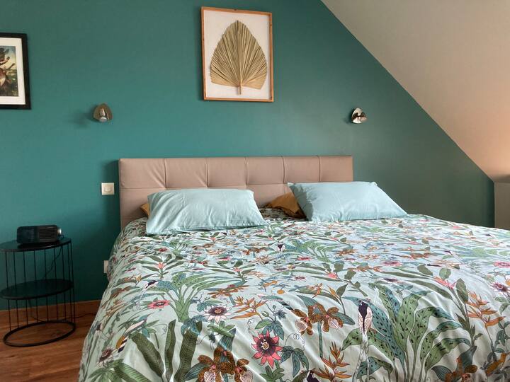 posteľ 160 cm hore poschodím