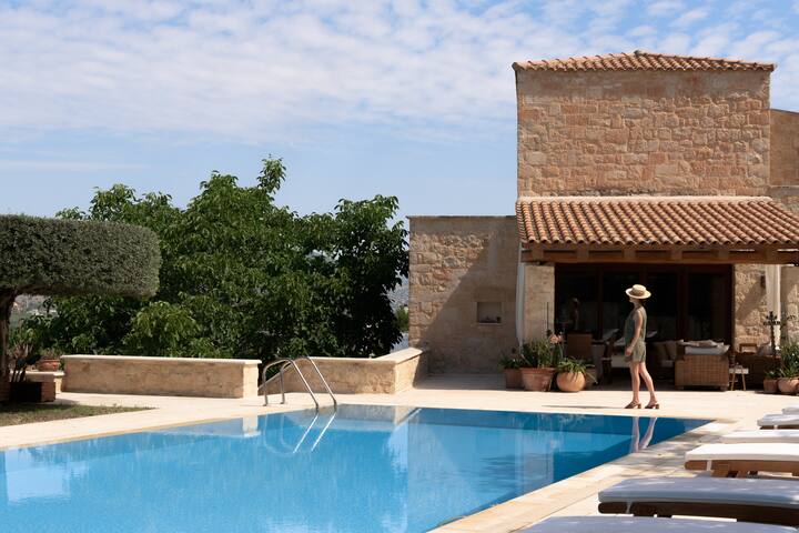 Malvazia Grand Estate, 4acre Private Land & Pool gallery image 2