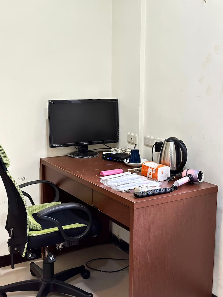 Workspace evidence from Taipei NTNU/NTU( 1min Taipower MRT,Shida market)1A