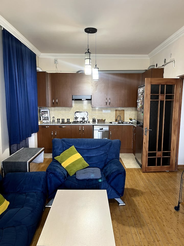 Cozy 1-bedroom Apt In The Center - エレバン