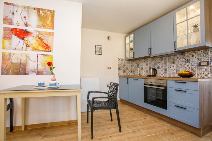 Apartment Hydra For 2 In Center, 150m From The Sea - Supetar