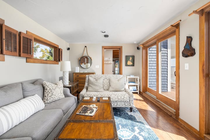 East Greenwich Waterfront Gem - Warwick, RI