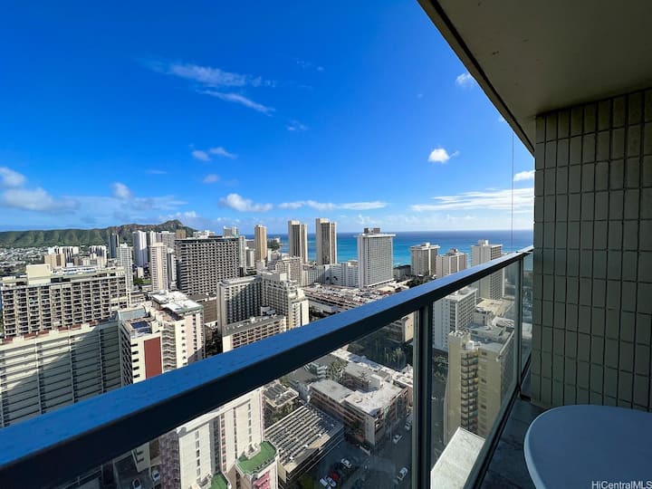 Waikiki Ocean Room 39th floor Apartments for Rent in Honolulu, Hawaii