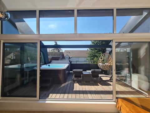 Superb 60m2 apartment with jacuzzi near Paris
