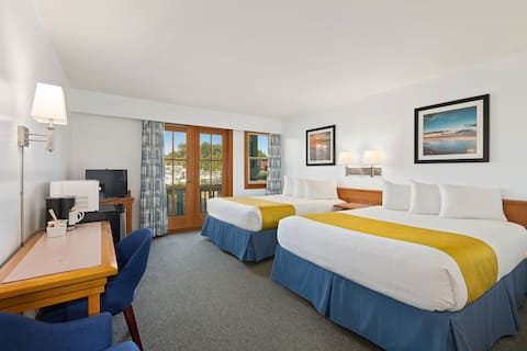 2 Queen Water-View Room in Ucluelet I