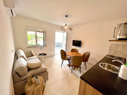 Top performing Airbnb: Fantažija Apartment in Brodarica