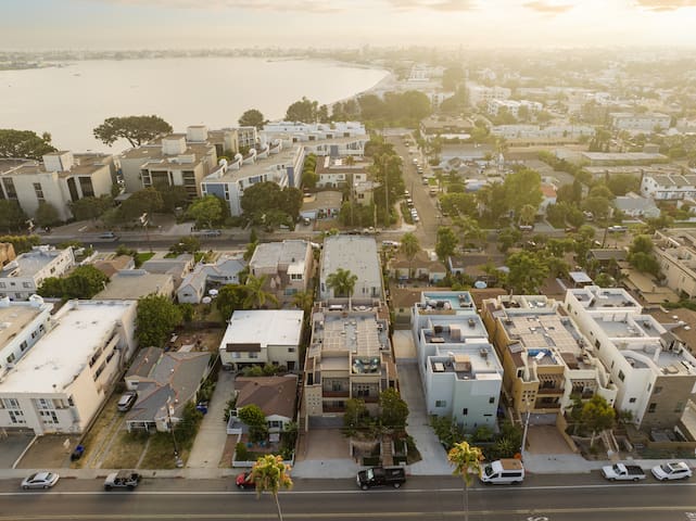 One Block from Beach! 3 Beds, 3 Baths, Rooftop!