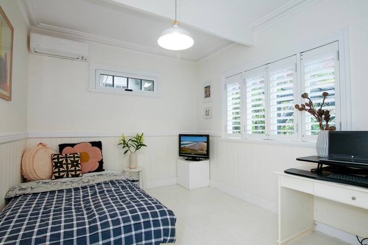 The White House Bangalow | Pet Friendly gallery image 4