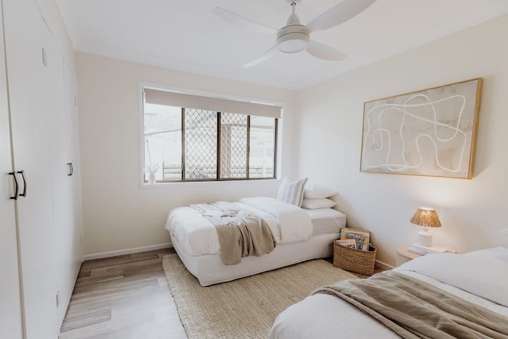 Брачни кревети (широки 180-220 