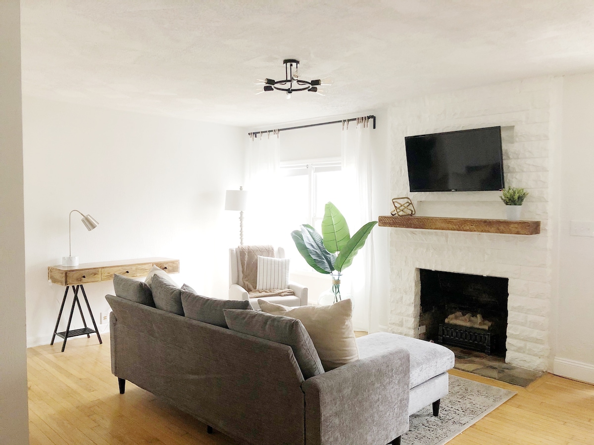 Beautiful 3 Bed Home - 2
