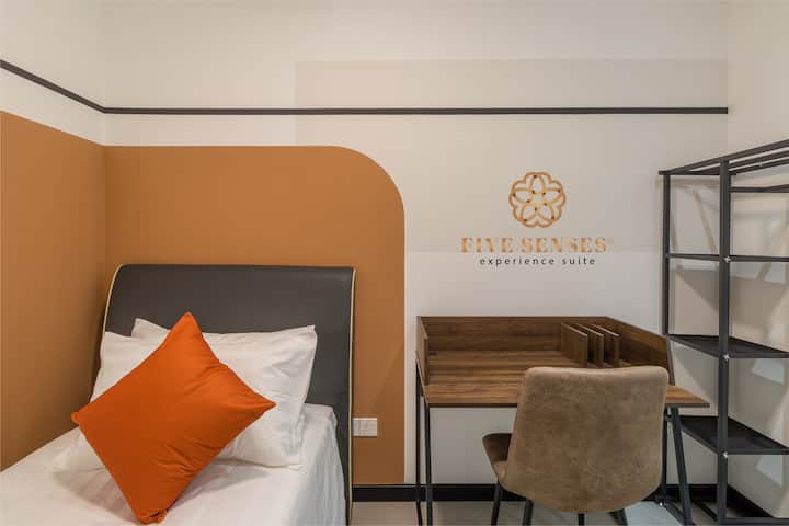 Signature 2BR · Trendy apartmán v centre mesta s vybavením