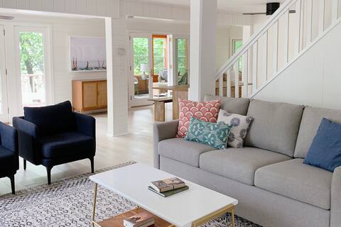 Hillside Cottage at Green Lake