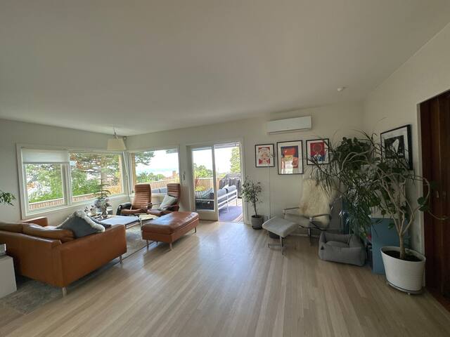 Huset med utsikt og stor hage