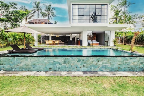 Villa Frangipani-Sacred beauty