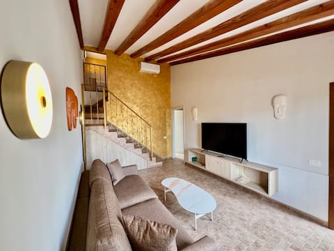 Top Airbnb: Charming 2 bedroom, 2 bathroom townhouse in San Bartolomé De Tirajana