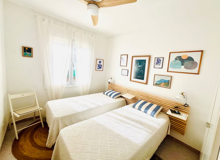 Საძინებელი 2. ორადგილიანი საწოლები (სიგანე 90 სმ). 