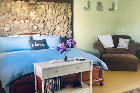 3 bedroom, 2 bath spacious Deming home