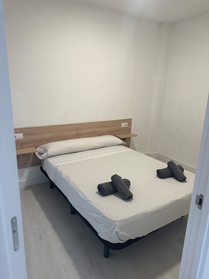 Schlafzimmer 1