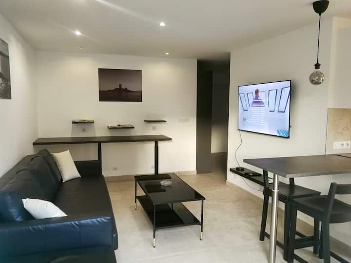 Grand Studio Standing  Avec Terrasse Et Parking. - Sainte-Maxime