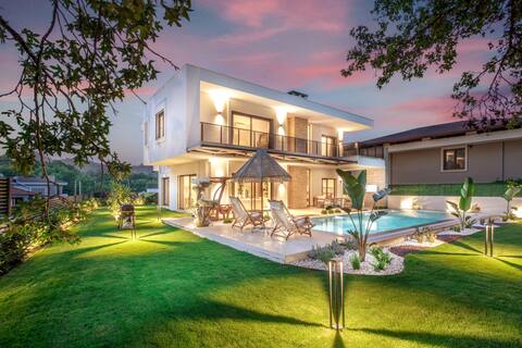 Spacious 4BR Villa Perfect for Families & Friends