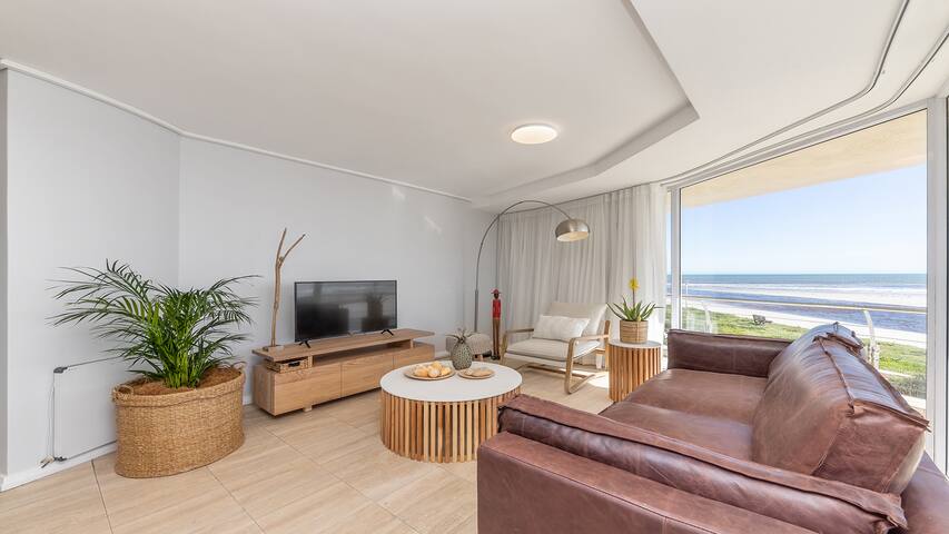 Lagoon Beach Gem • Pool, Views & Sea Breeze gallery image 3