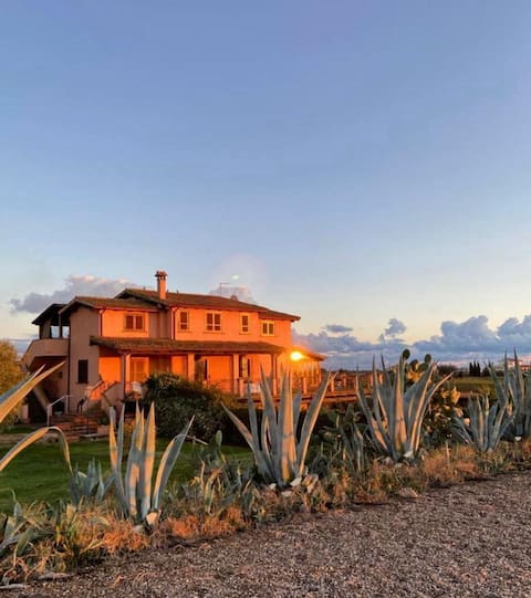 Tana del Tasso, Villa in Maremma