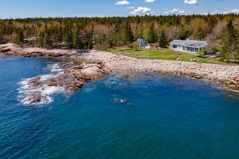 Oceanfront house, guest house and barrel sauna