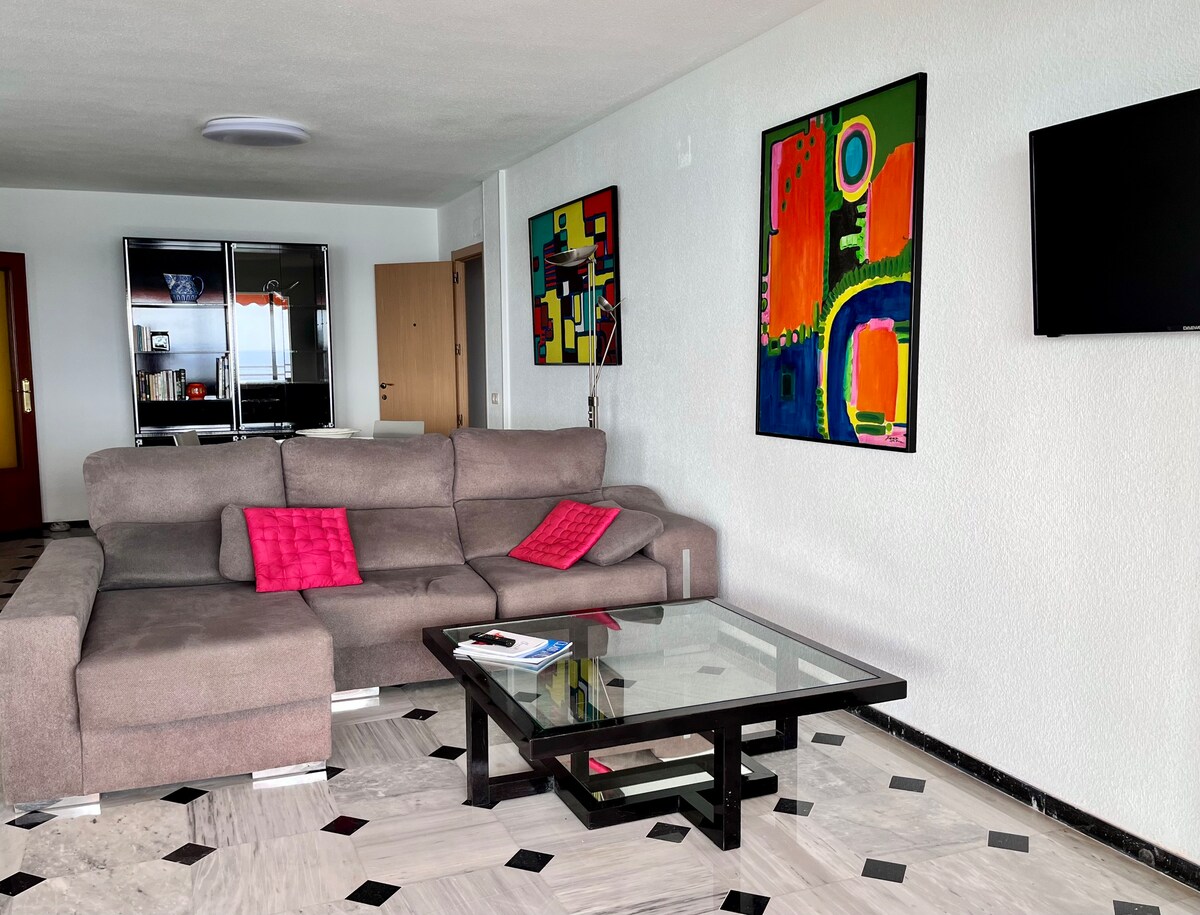 Airbnb con mejor rendimiento: First line beach great luxury apartment! en Benidorm