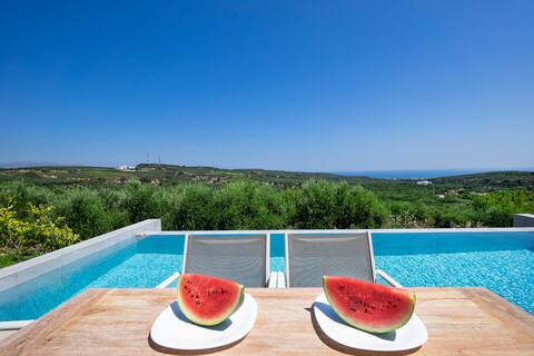 Villa Idyllic, 3 BD, 3 BA, private pool, sea views