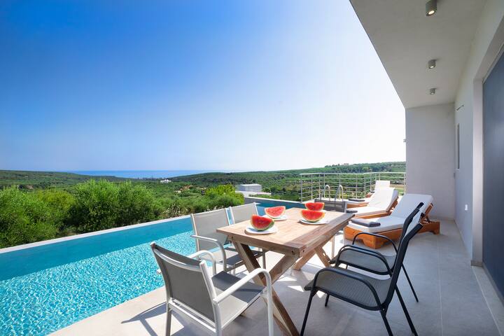 Villa Idyllic, 3 BD, 3 BA, private pool, sea view