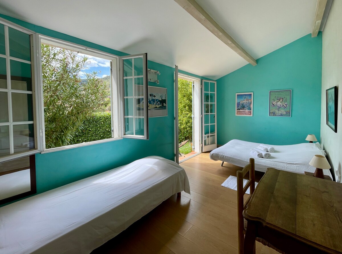 Slaap kamer direct uitkomend op terras naar zwembad