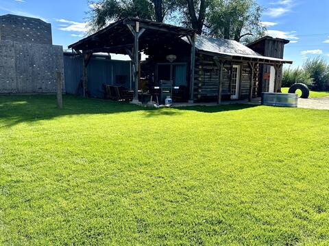 Grandpa’s Cabin (EV Charging, eco & Dog friendly)