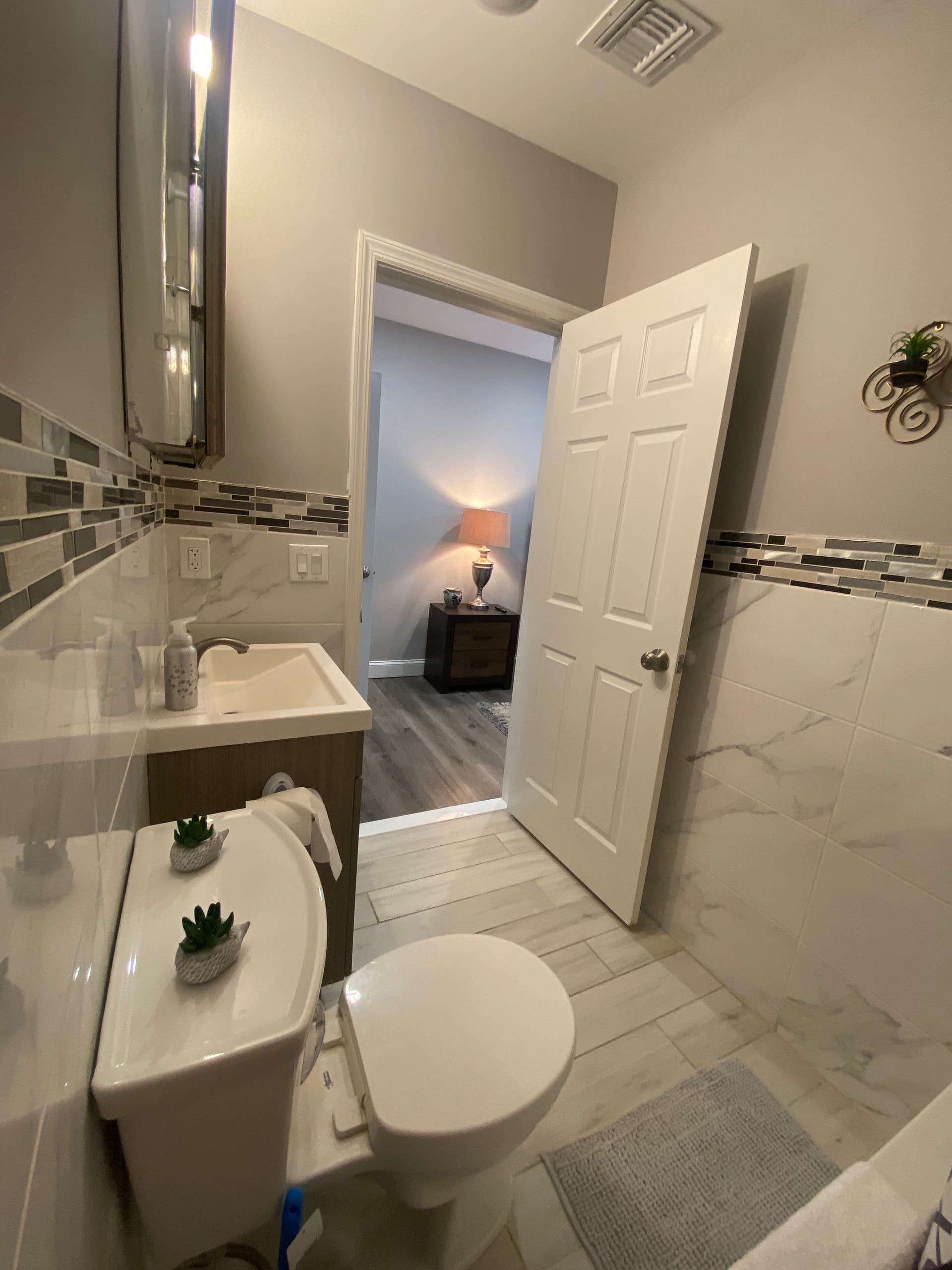 Living room + equipped kitchen | Fast Wi-Fi and parking