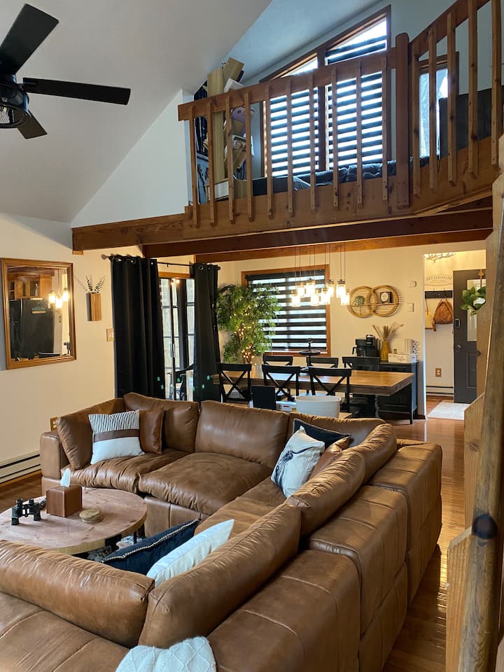 Pocono Cabin Where The Host Thought Of Everything - Monroe Lake, East Stroudsburg