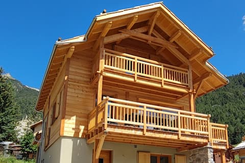 Stunning mountain view chalet 12 pers.