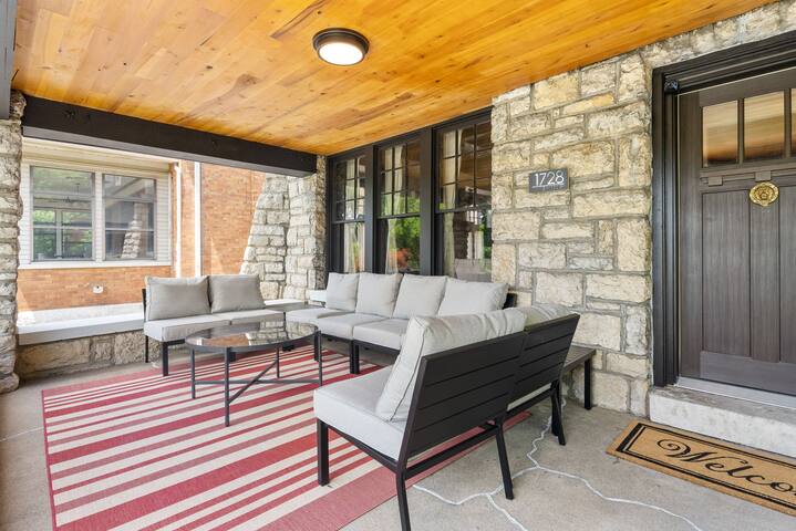 The Crotti Conservatoire Castle – 𝟑 𝐟𝐥𝐨𝐨𝐫𝐬! gallery image 5