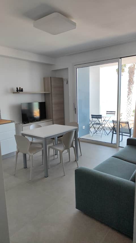 Seafront apartment n4 + beach umbrella included