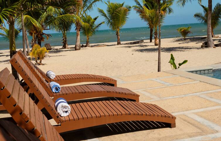 3BD 2BA Penthouse Villa at Sandy Feet Beach Resort gallery image 3