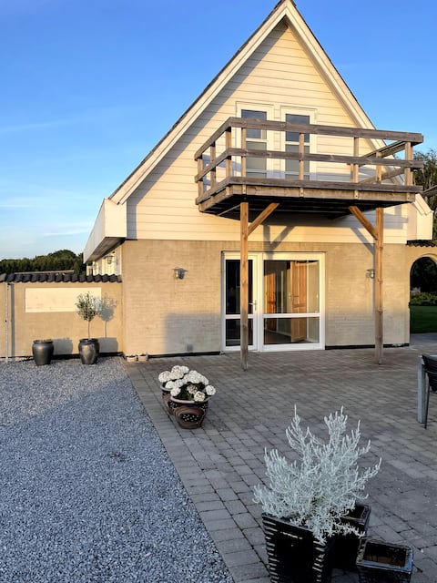 Centrally located and close to nature
Total 8 beds