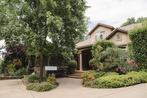 Gold Hill Gardens-Full House